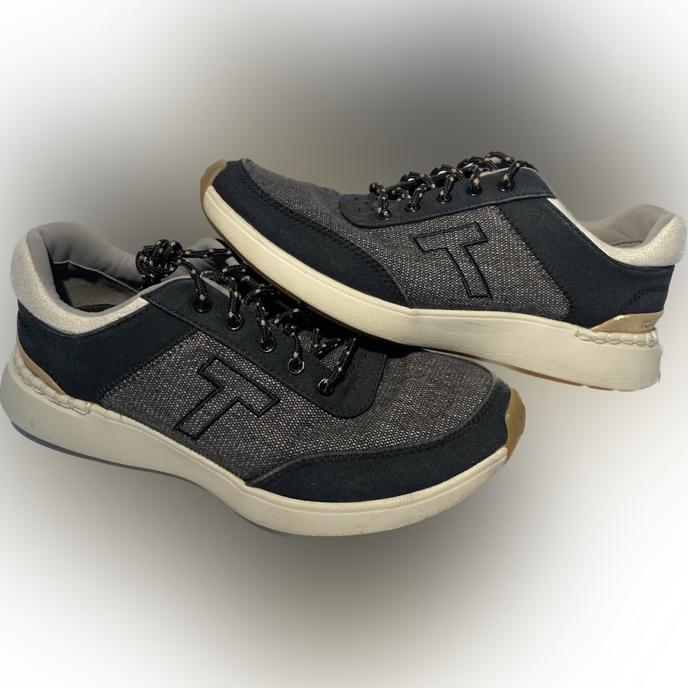 TOMS Tennis Shoes Arroyo Athletic Sneakers Lace‎ Up Navy Blue & Cream Woman Sz 7